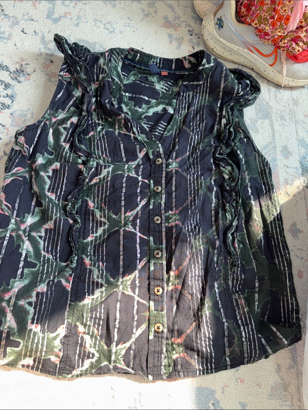 Pilcor Sleeveless Ruffle Button-Front Top size small